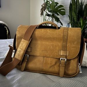 KENNETH COLE REACTION "SHOW BUSINESS"
Bag